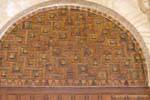 Harmonie aus geschnitztem Holz, Jamaa Sidi Oqba Moschee Kairouan, Tunesien.