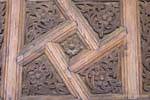 Detail der Skulptur auf einer hölzernen Tür, Oqba Ibn Nafi Jamaa Moschee Kairouan, Tunesien.