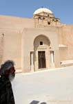 Vorbei an der Tür und die Kuppel, Imam Jamaa Sidi Uqba, Kairouan, Tunesien.