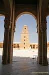 Perspektive auf das Minarett, Moschee Sidi Uqba, Kairouan, Tunesien.