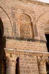 Skulptur an der Wand, Moschee Sidi Oqba Kairouan, Tunesien.