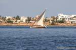 Felucca Segel eingesetzt Ouled Kacem, Kerkennah, Tunesien.