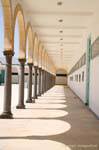 Ambulante rund um den Hof, Bourguiba-Moschee Monastir, Tunesien.
