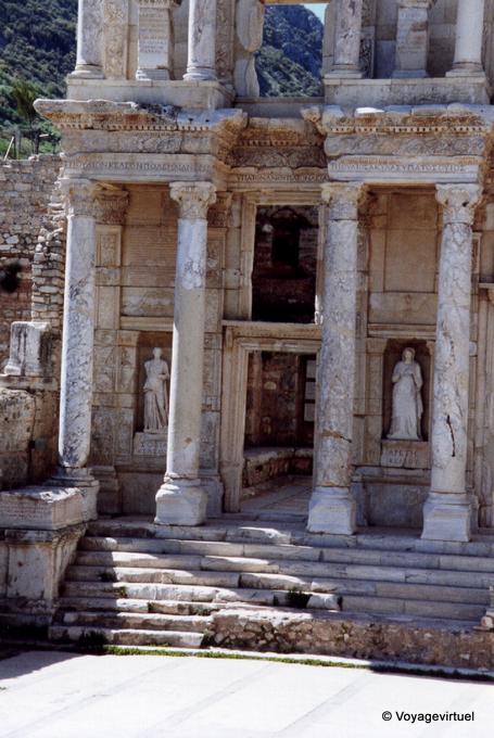 Spalten in der Bibliothek, Ephesus - Türkei