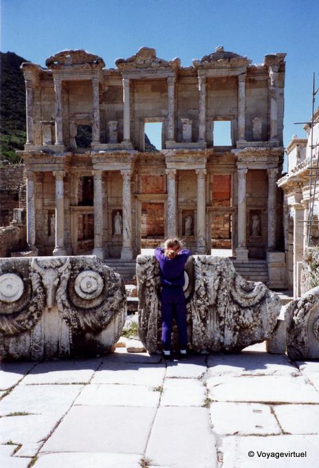 Celsus-Bibliothek in Ephesus (114 bis 117 n.Chr., Julius Aquila) - Türkei