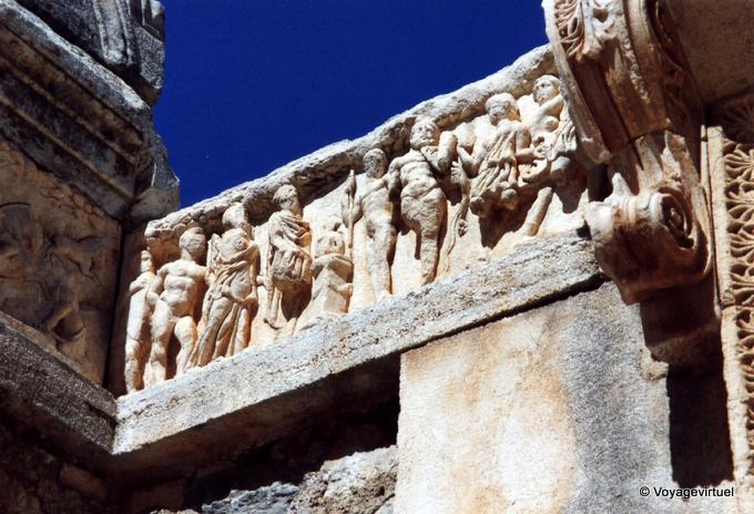 Bas-Relief auf der Bibliothek von Celsus, Ephesus (Ephesus) - Türkei