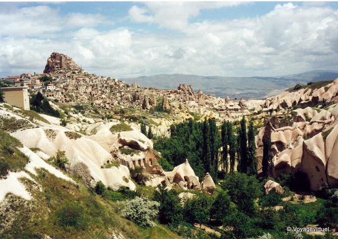 Uchisar Panorama von einem der umliegenden Täler, Kappadokien - Türkei