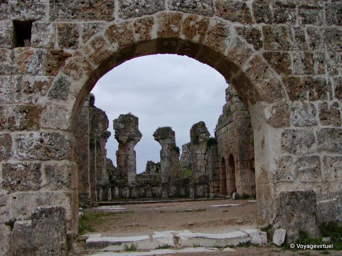 Die Ruinen des Südens Bäder von Perge - Türkei
