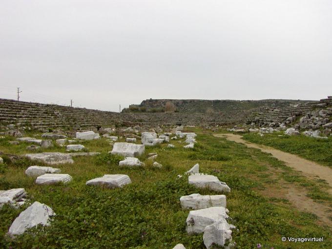 Stones in das Stadion, 12 000 Sitzplätzen, Perge - Türkei