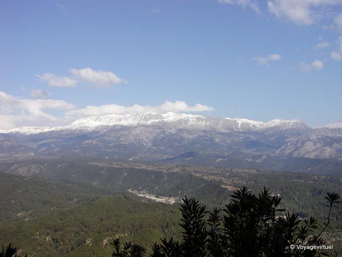 Schneebedeckte Berge des Taurus, Selge - Türkei