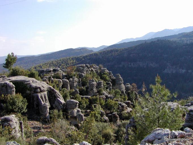 Bizarre Felsen an der Straße nach Selge - Türkei