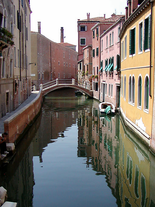 Reflexion im Kanal, Venedig, Italien